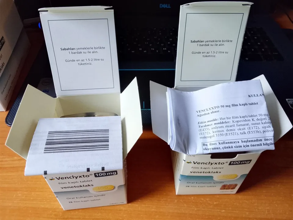 Leaflet inside the original and counterfeit Venclyxto packs